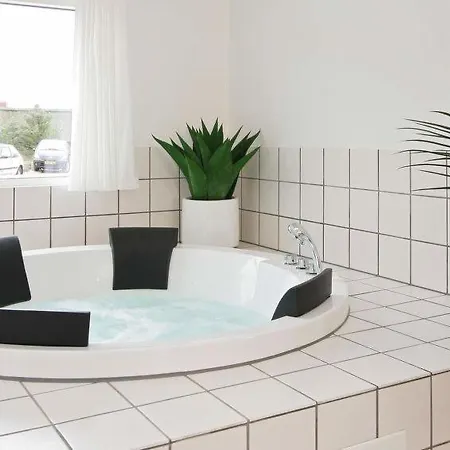 Vandflod Sleeps 22 Pool Wifi Blavand